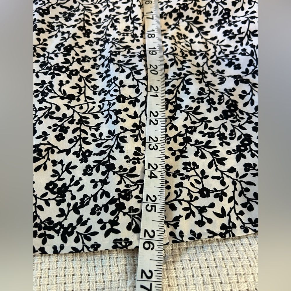 UnTuckit for her women’s black and white floral blouse size 6 BIN I - Picture 7 of 8